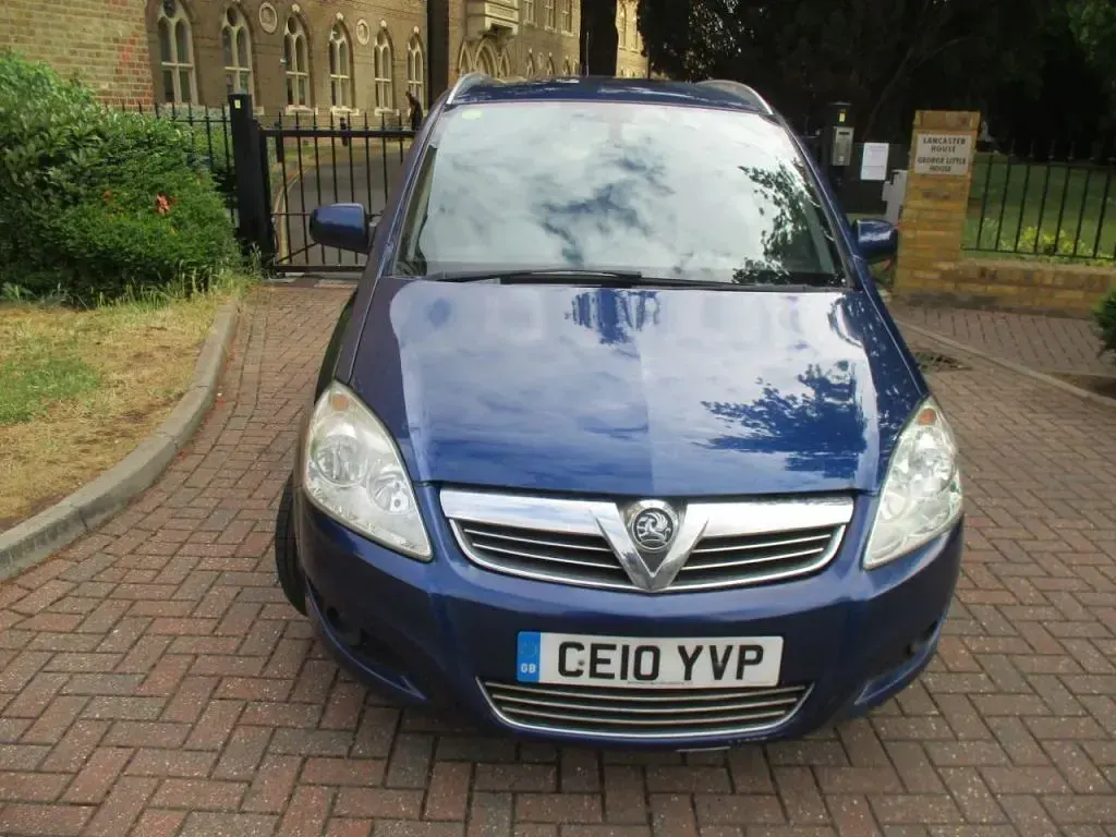 Used Vauxhall Zafira Design Edition 115 HP (84 kW) 2010 Blue MPV