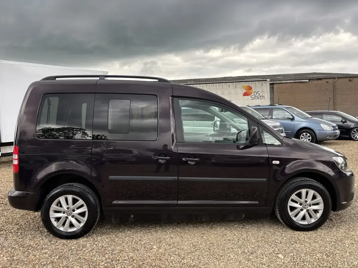 Used VW Caddy Life 102 HP (75 kW) 2012 Mauve/purple MPV