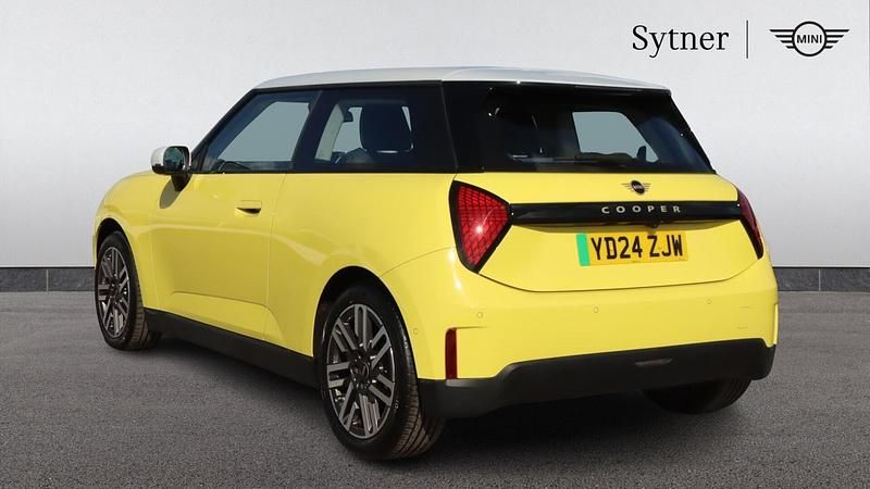 Used Mini Cooper Hatch 133 kW (181 HP) 2024 Yellow Hatchback