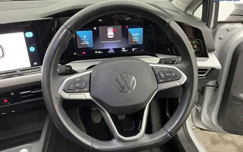 Used VW Golf VIII Life 131 HP (96 kW) 2023 Silver Hatchback