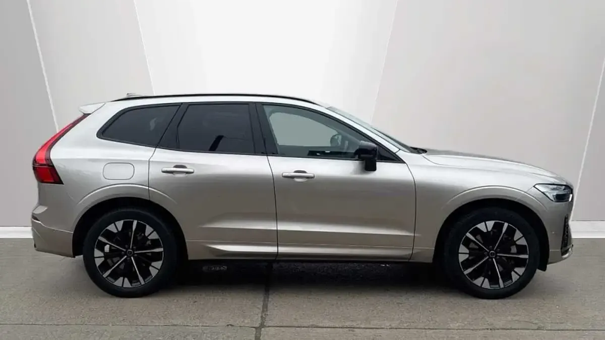 Used Volvo XC60 Plus 250 HP (183 kW) 2025 Blue SUV