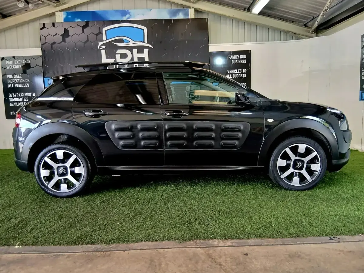 Used Citroën C4 Cactus Flair 98 HP (72 kW) 2016 Black Hatchback