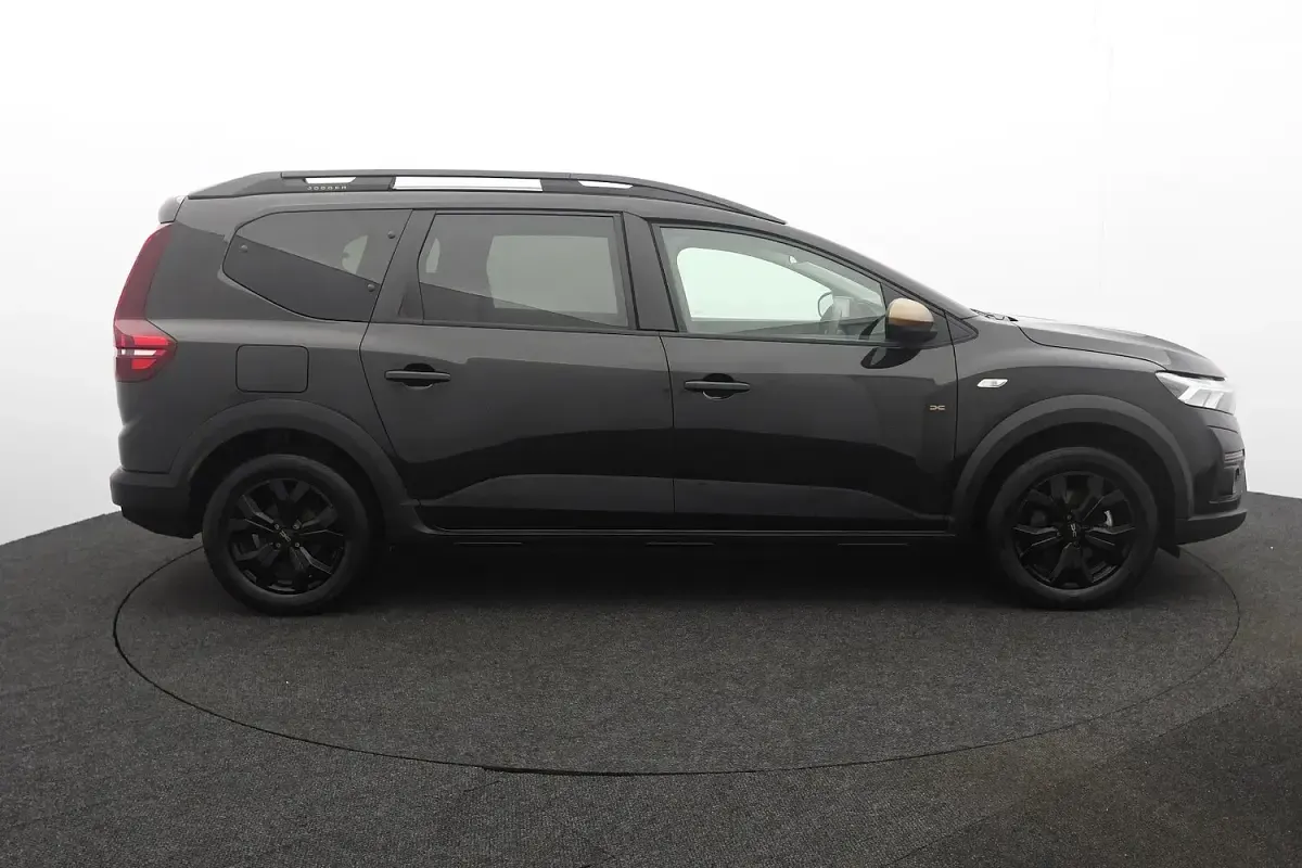 Used Dacia Jogger Extreme 141 HP (103 kW) 2023 Black MPV