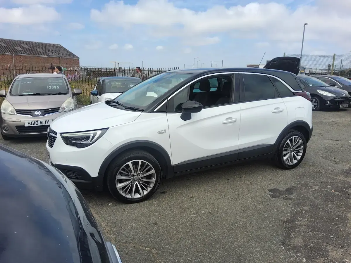 Used Vauxhall Crossland X Sport 120 HP (88 kW) 2020 White SUV
