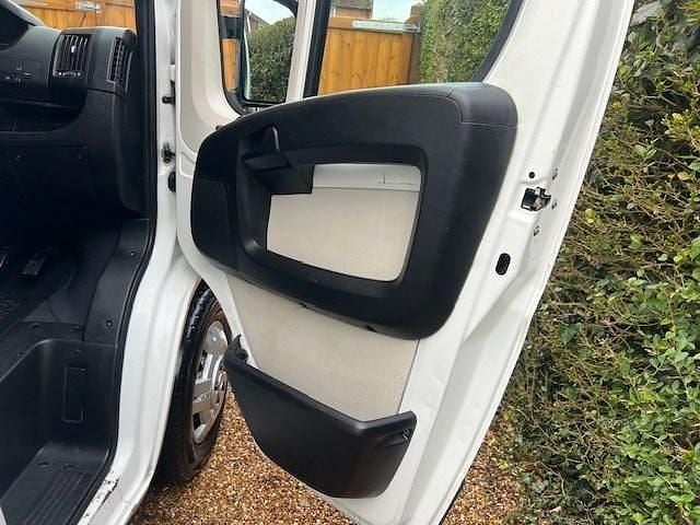 Used Citroën Relay 130 HP (95 kW) 2015 White Van