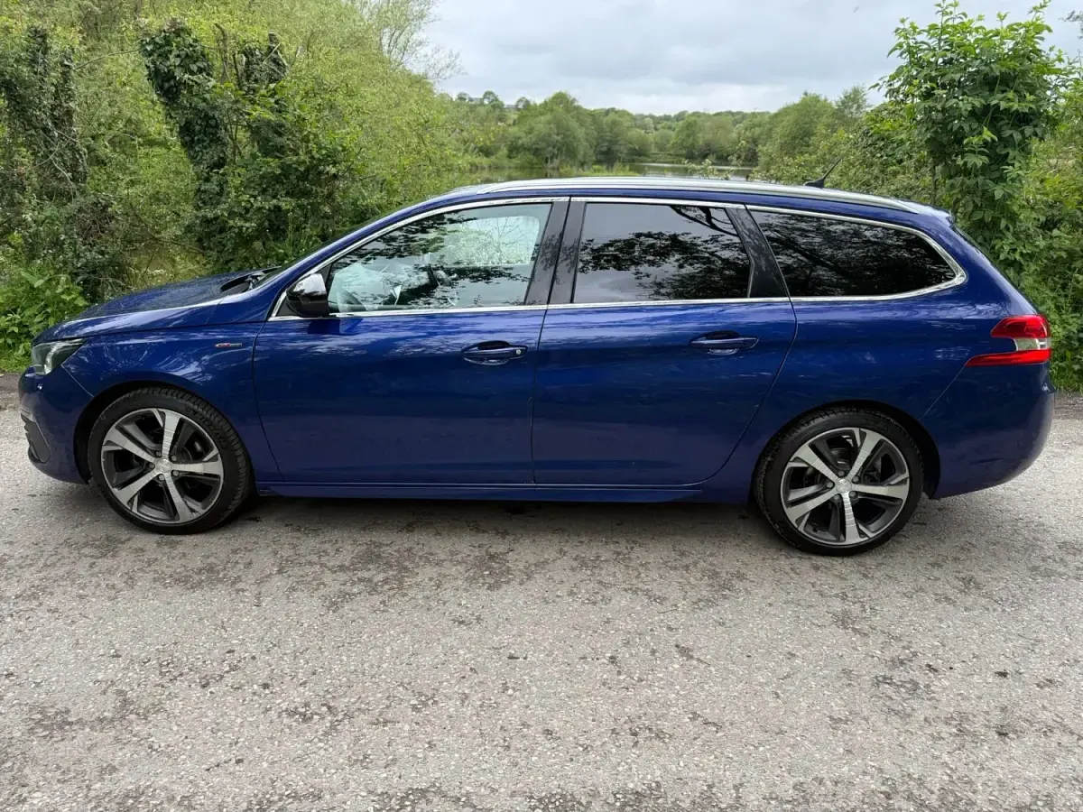 Begagnad Peugeot 308 GT-line 2018 Blå Kombi