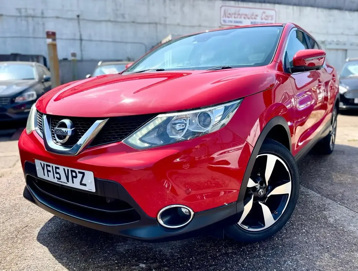 Used Nissan Qashqai N-TEC 110 HP (80 kW) 2015 Red SUV