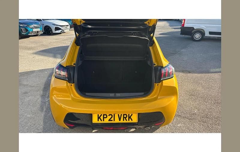 Used Peugeot 208 Premium 101 HP (74 kW) 2021 Yellow Hatchback