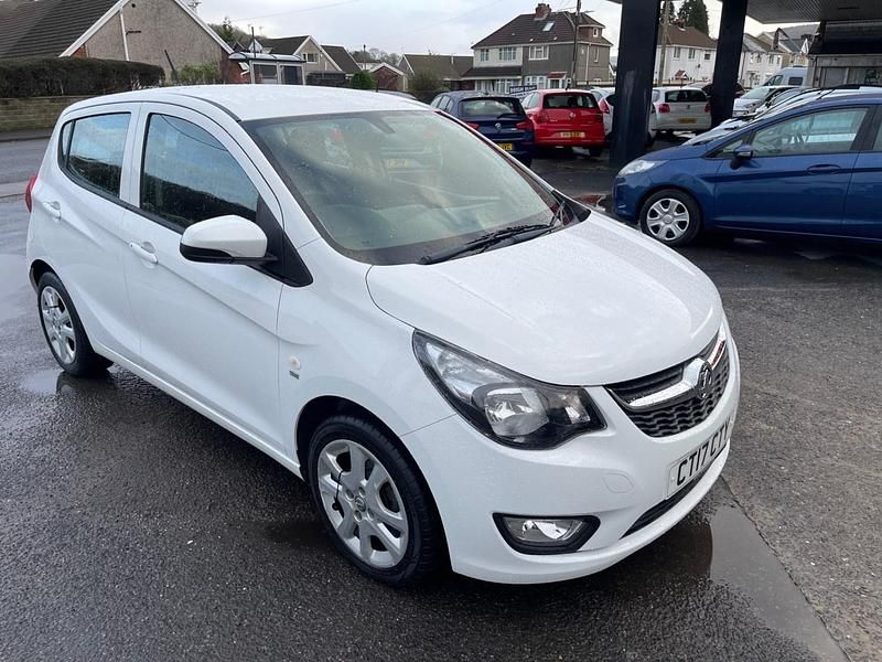 Used Vauxhall Viva 75 HP (55 kW) 2017 White Hatchback