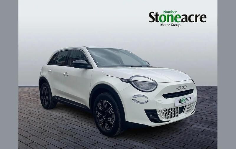 White New 2025 Fiat 600 SUV | £18,890 (Super price) - Image 1/4