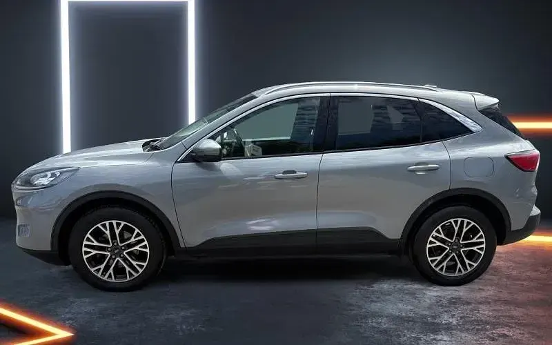 Used Ford Kuga Titanium 150 HP (110 kW) 2023 Silver SUV