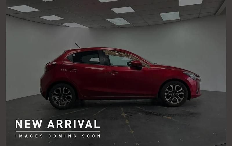 Begagnad Mazda 2 Inclusive 88 HK (64 kW) 2016 Röd Halvkombi