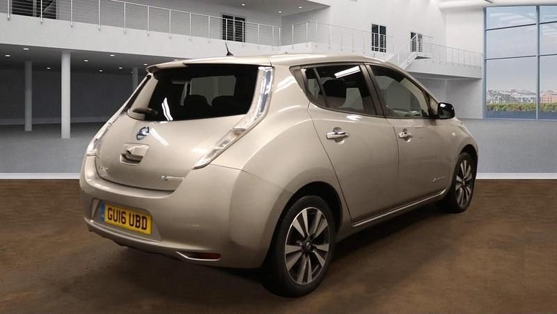 Used Nissan Leaf Tekna 80 kW (109 HP) 2016 Silver Hatchback