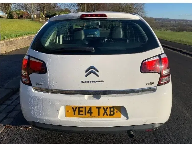 Used Citroën C3 SELECTION 90 HP (66 kW) 2014 White Hatchback