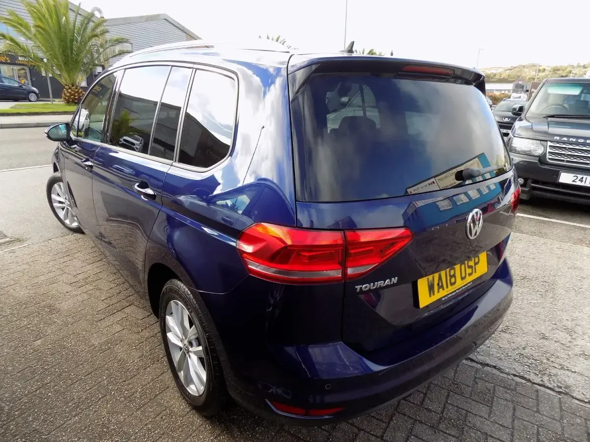 Usado VW Touran Family 115 HP (84 kW) 2018 Azul Monovolume