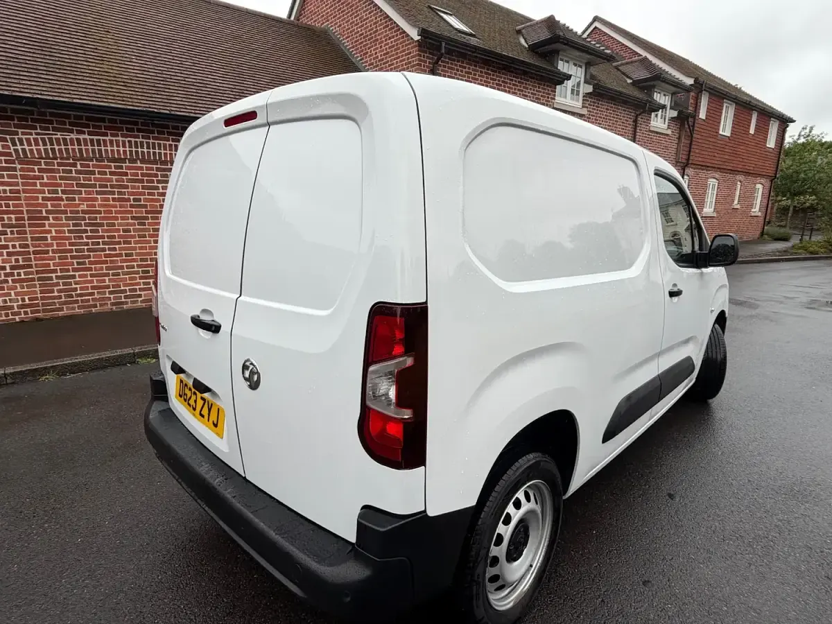 Used Vauxhall Combo 100 HP (73 kW) 2023 White MPV