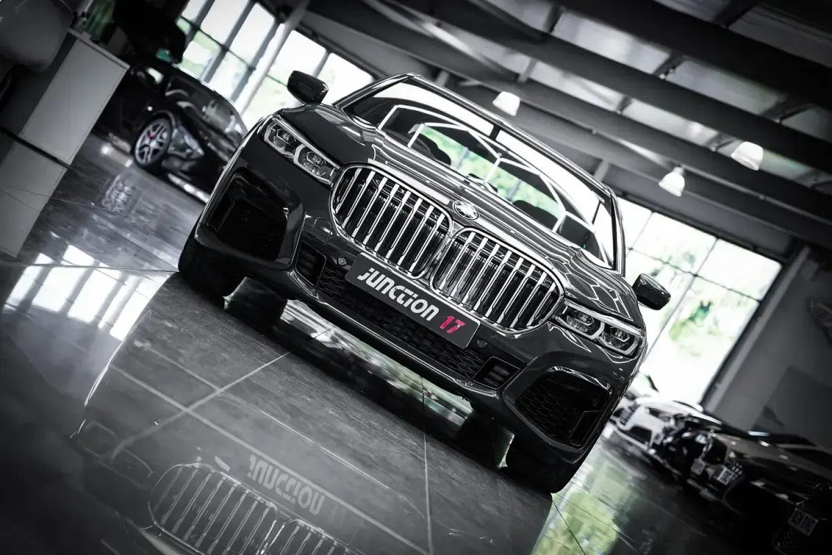 Begagnad BMW 740 M Sport 2022 Grå Sedan