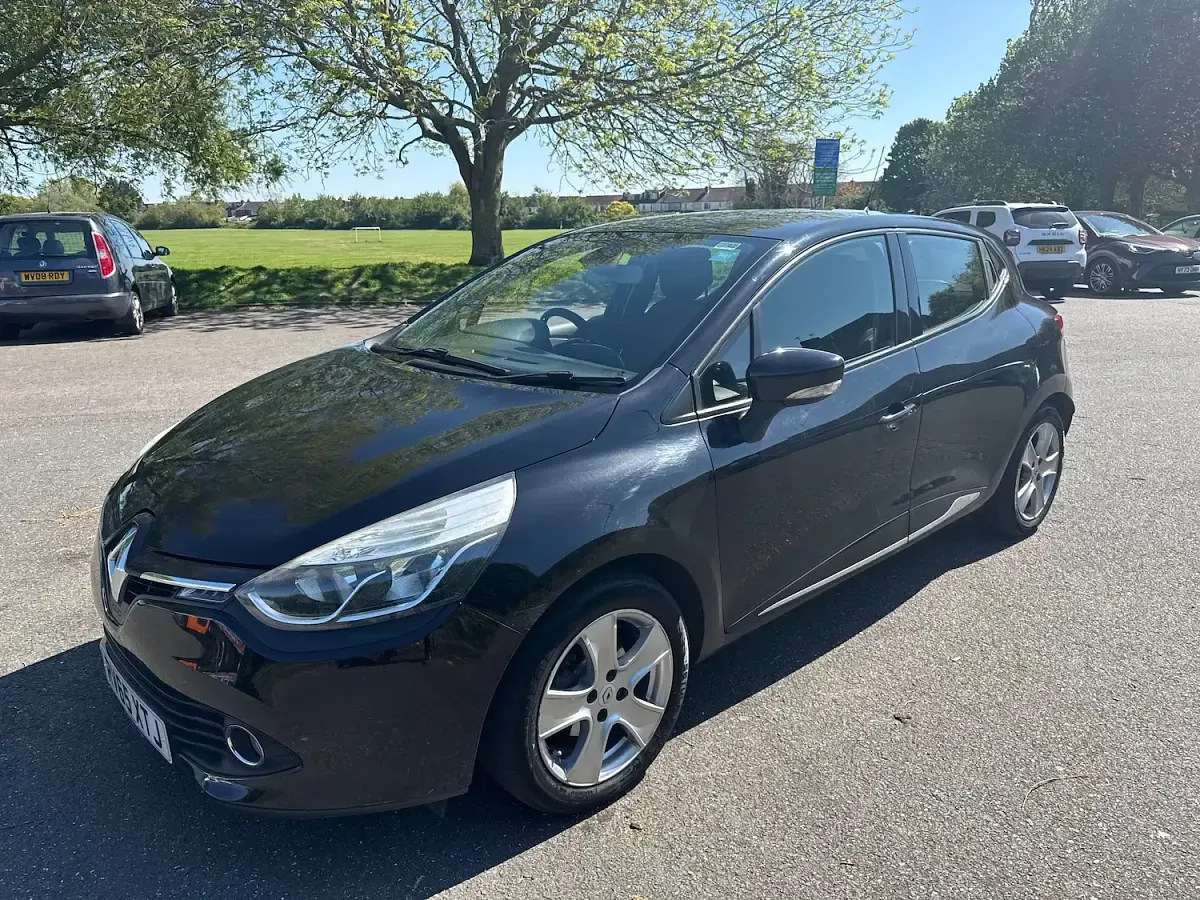 Used Renault Clio Dynamique 90 HP (66 kW) 2015 Black Hatchback