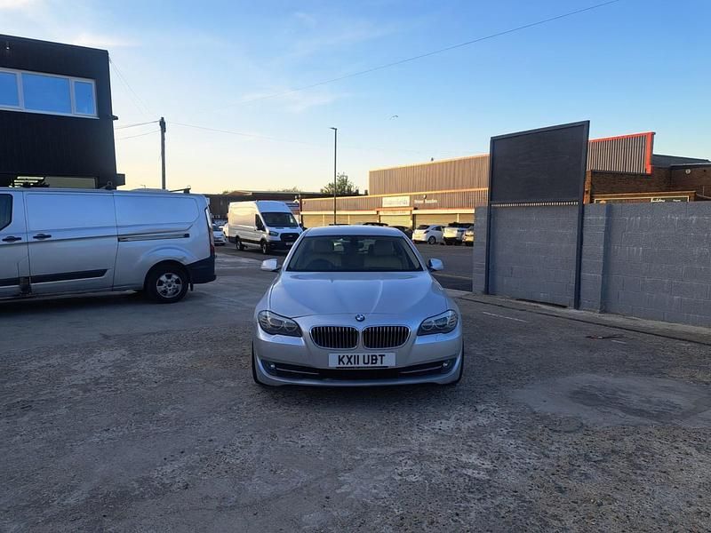Begagnad BMW 520 2011 Silver Sedan