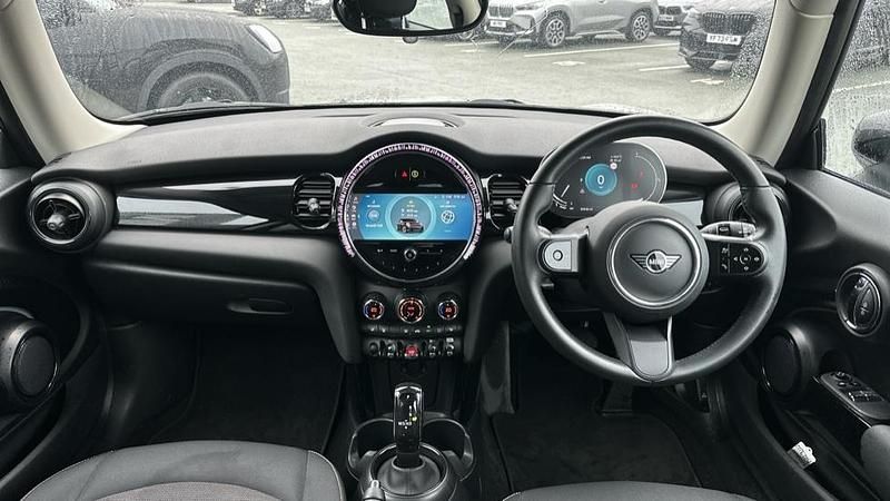 Used Mini Cooper Classic 134 HP (98 kW) 2023 Silver Hatchback