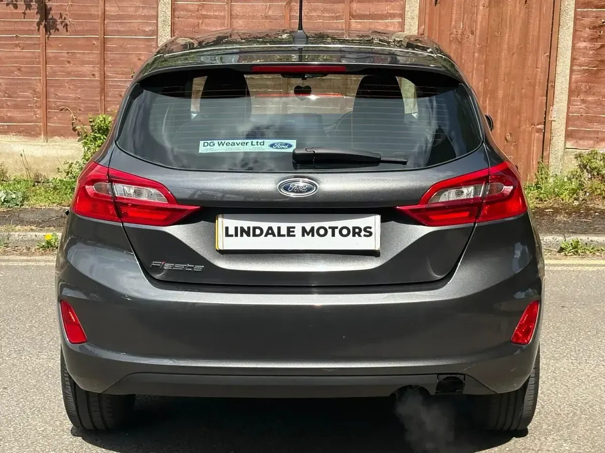 Used Ford Fiesta Zetec 100 HP (73 kW) 2017 Grey Hatchback