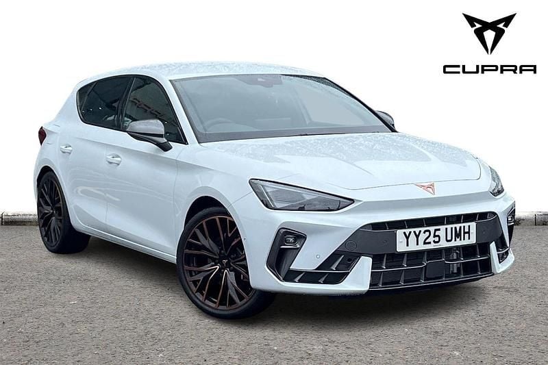 Glacial white Used 2025 Cupra Leon Hatchback | £29,490 (Fair price) - Image 1/4
