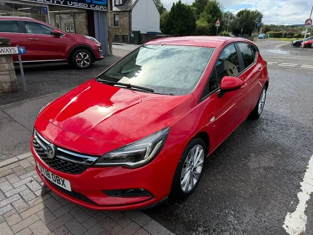 Used Vauxhall Astra 100 HP (73 kW) 2018 Red Hatchback