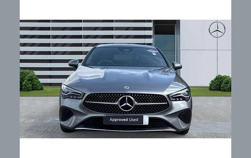 Usado Mercedes CLA180 Executive 134 CV (98 kW) 2025 Gris Berlina