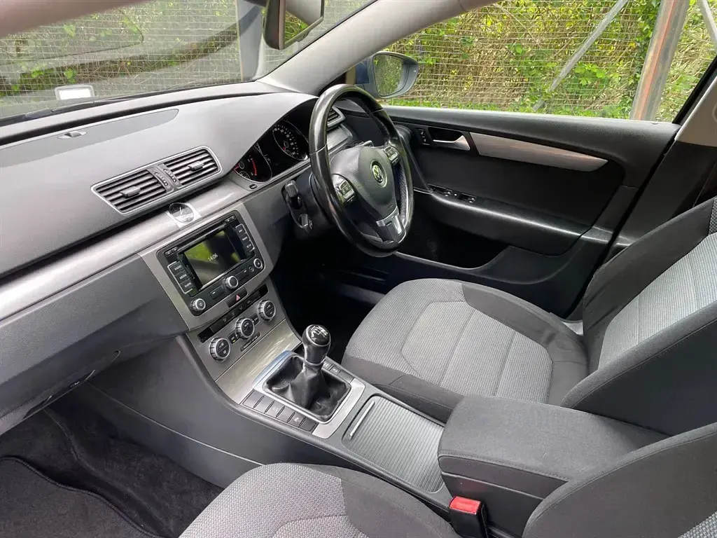 Used VW Passat Highline 140 HP (102 kW) 2013 Blue Sedan