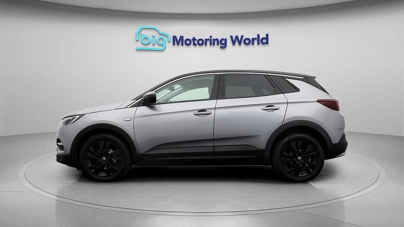 Used Vauxhall Grandland X SRi 130 HP (95 kW) 2022 Grey SUV