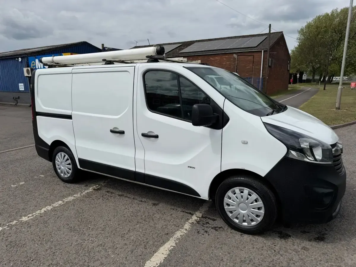Second-hand Vauxhall Vivaro 2017 Alb