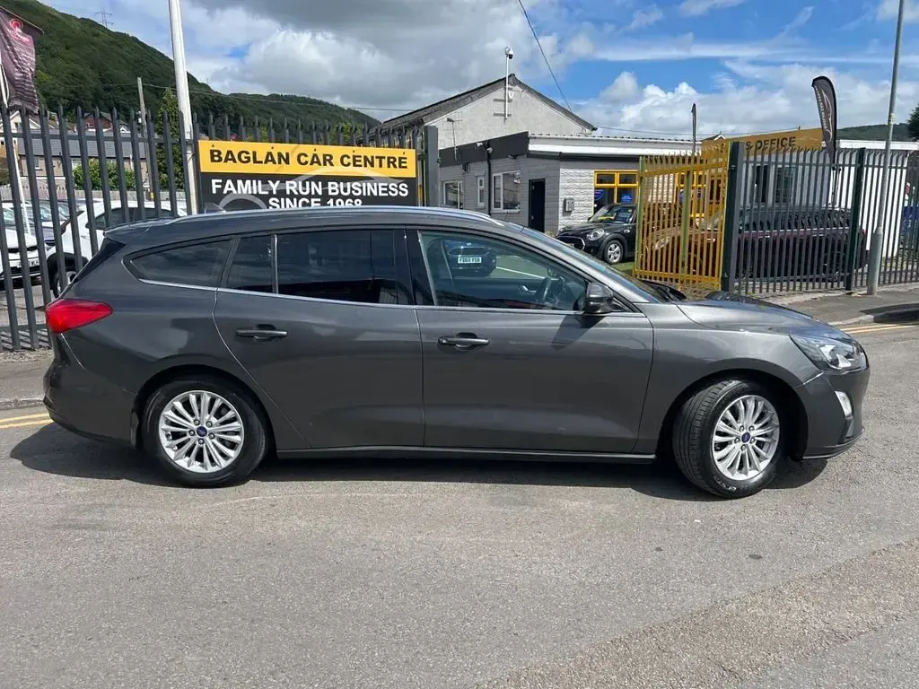 Used Ford Focus Titanium 125 HP (91 kW) 2020 Grey Estate