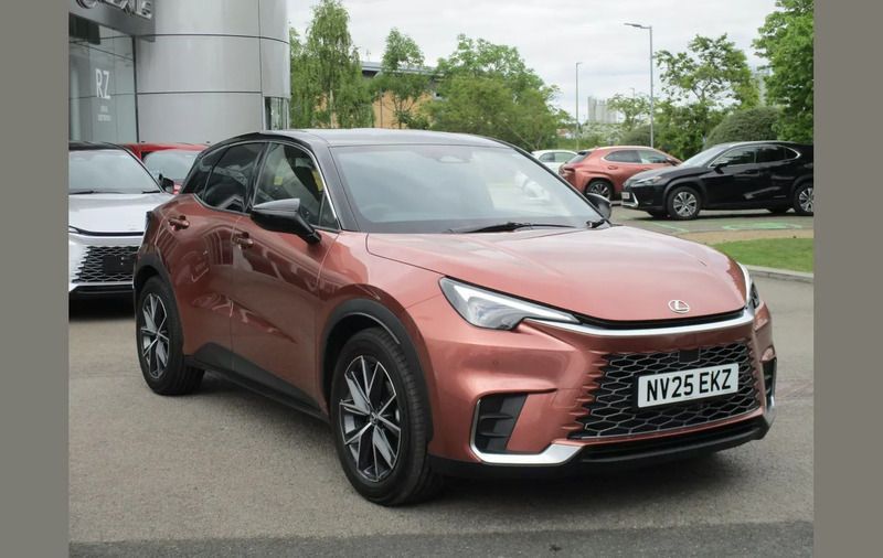 Multicoloured Used 2025 Lexus LBX SUV | £33,990 (Fair price) - Image 1/2