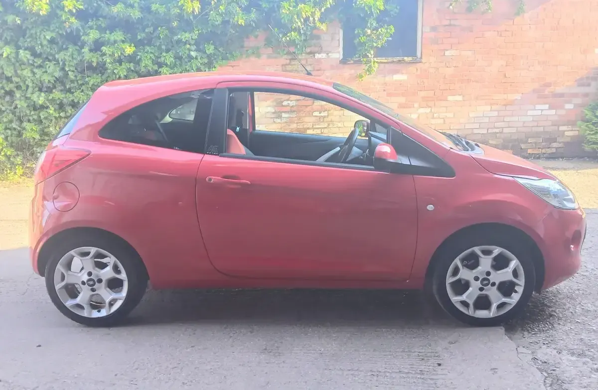 Used Ford Ka Zetec 69 HP (50 kW) 2015 Red Hatchback