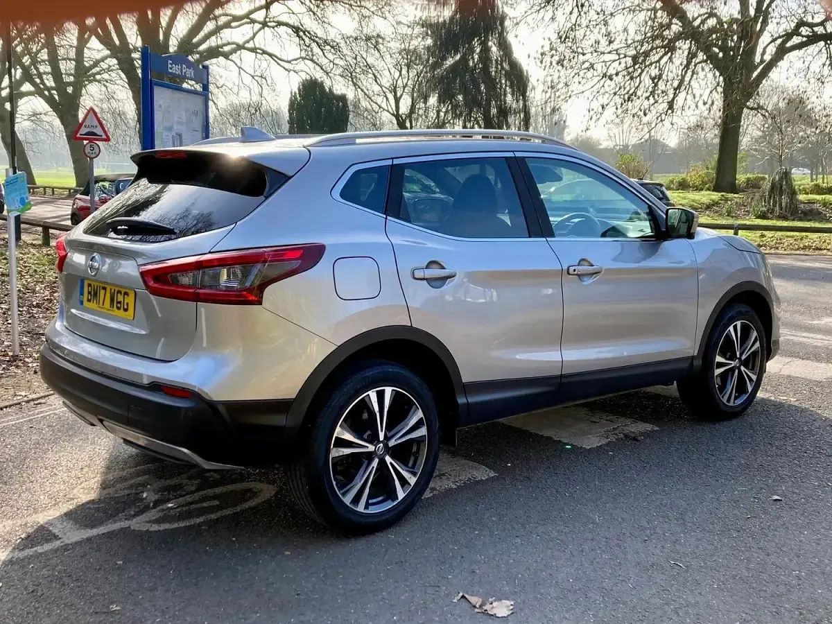 Used Nissan Qashqai N-Connecta 110 HP (80 kW) 2017 Silver SUV
