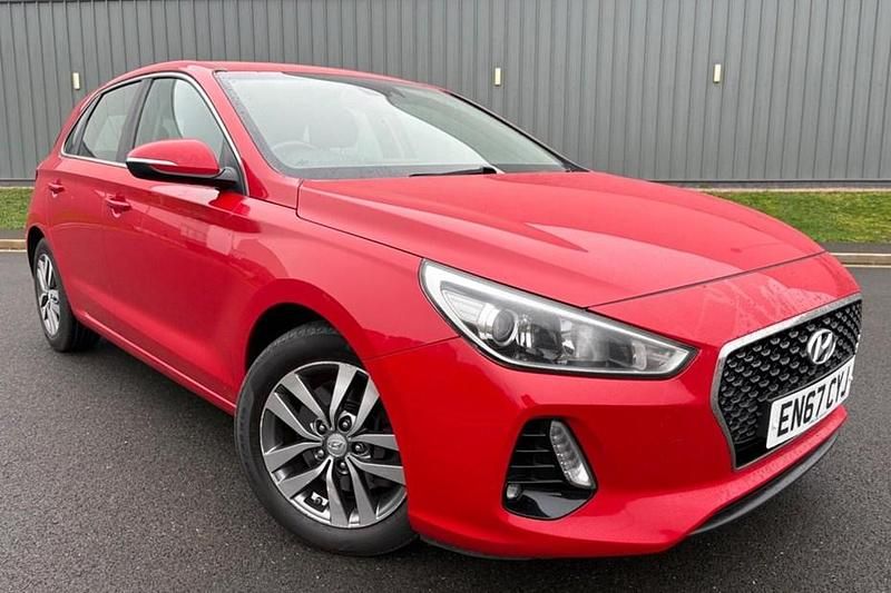 Used Hyundai i30 SE 140 HP (102 kW) 2018 Red Hatchback