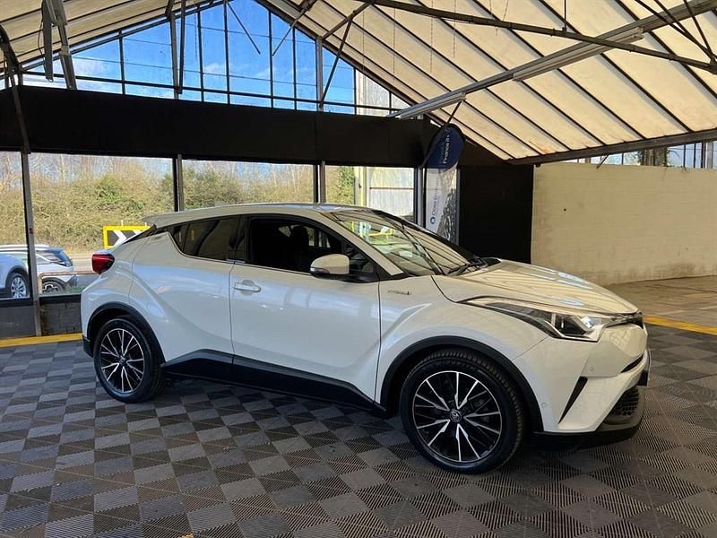 Used Toyota C-HR 122 HP (89 kW) 2017 White SUV