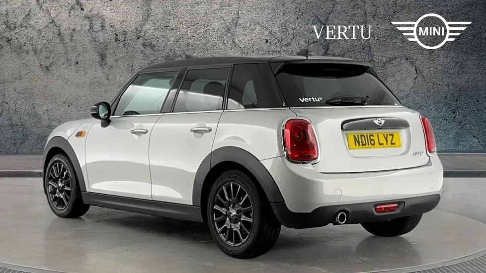 Używany Mini Cooper Hatch 134 KM (98 kW) 2016 Srebrny Hatchback