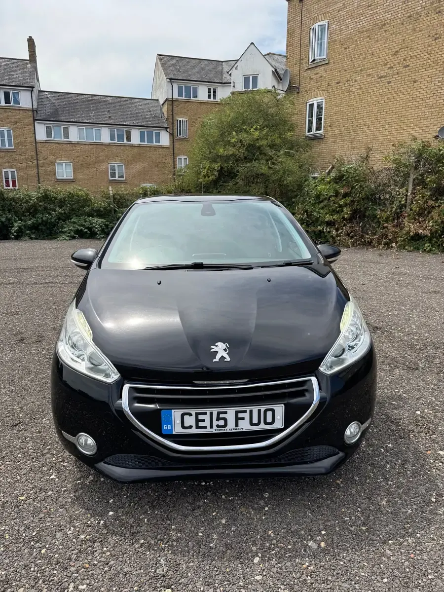 Used Peugeot 208 Allure 90 HP (66 kW) 2015 Black Hatchback