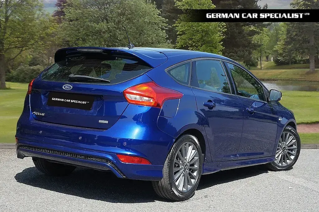 Used Ford Focus ST-Line 125 HP (91 kW) 2018 Performance blue Hatchback