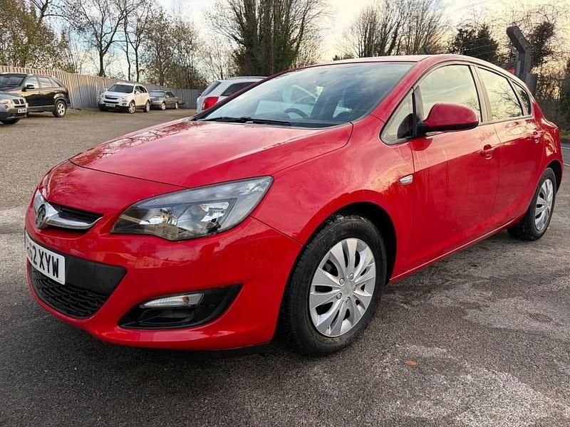 Second-hand Vauxhall Astra S 110 CP (80 kW) 2013 Roșu Hatchback
