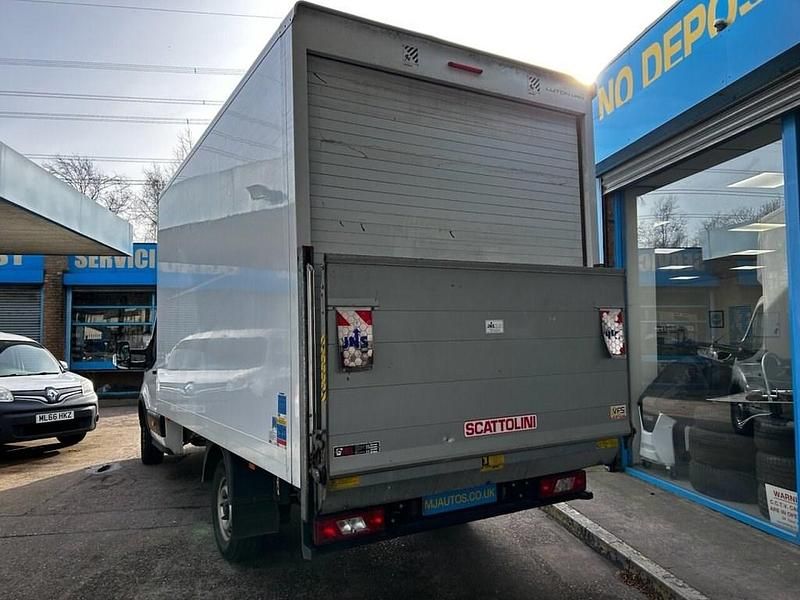 Usado Ford Transit S 130 HP (95 kW) 2022 Branco Van