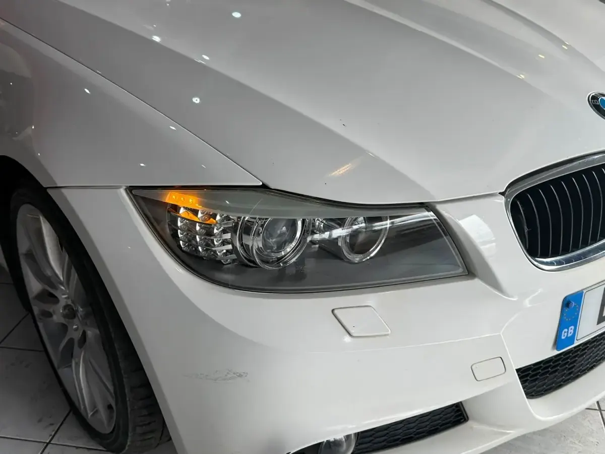 Used BMW 318 M Sport 140 HP (102 kW) 2011 White Estate