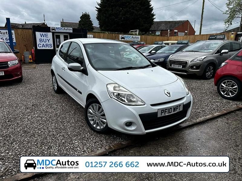 Used Renault Clio II 2010 White Hatchback