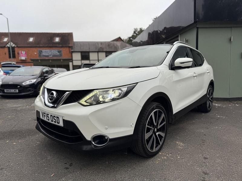 Used Nissan Qashqai Tekna 2015 White SUV