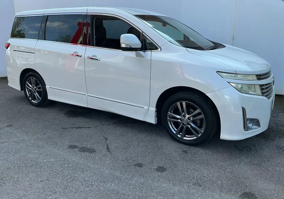 Usado Nissan Elgrand 2022 Blanco Monovolumen