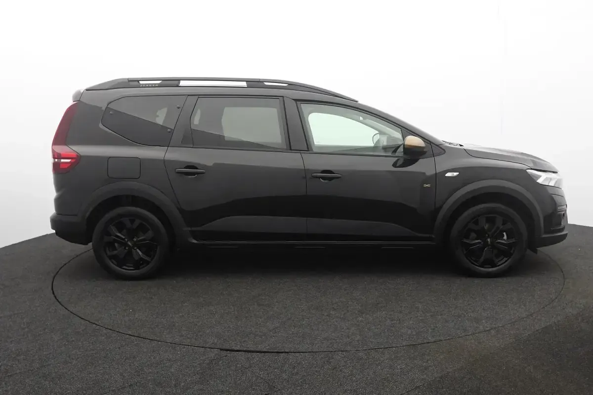 Begagnad Dacia Jogger Extreme 141 HK (103 kW) 2023 Svart Minibuss