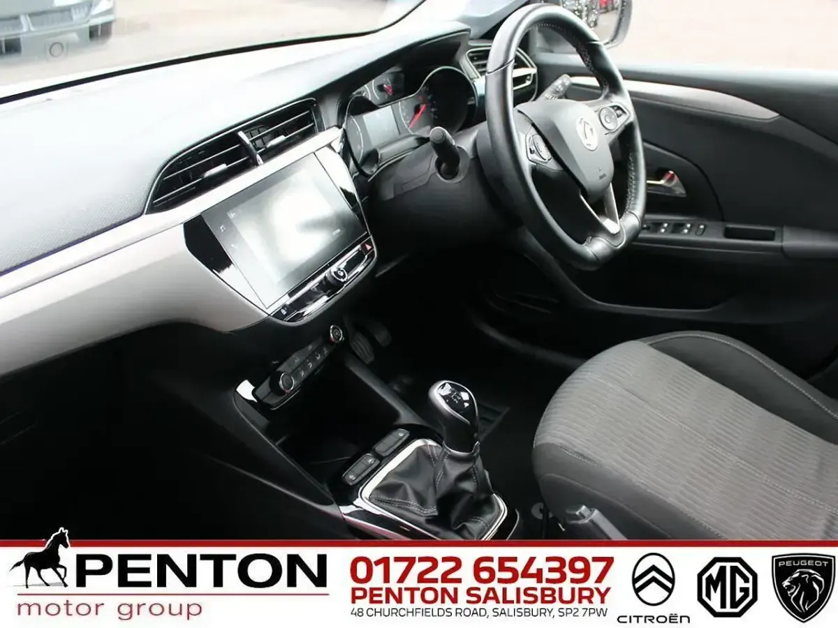Used Vauxhall Corsa Edition 75 HP (55 kW) 2022 White Hatchback