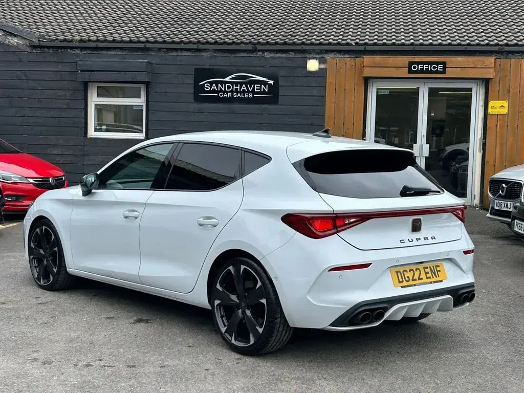 Used Cupra Leon VZ2 300 HP (220 kW) 2022 White Hatchback