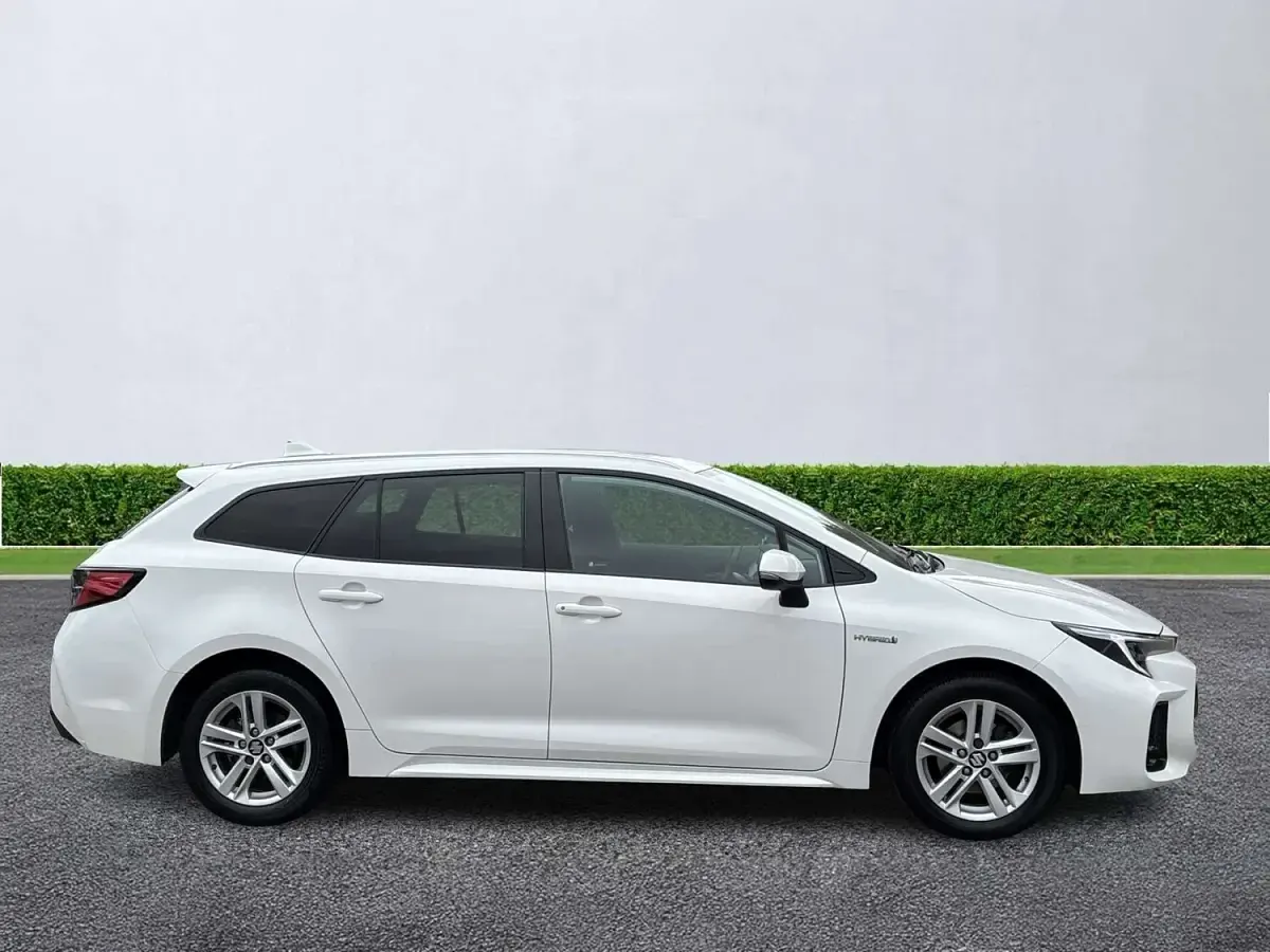 Used Suzuki Swace 2023 White Estate